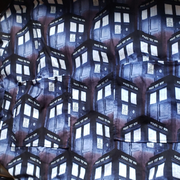 Dr. Who Police Box TARDIS apron - Picture 5 of 5